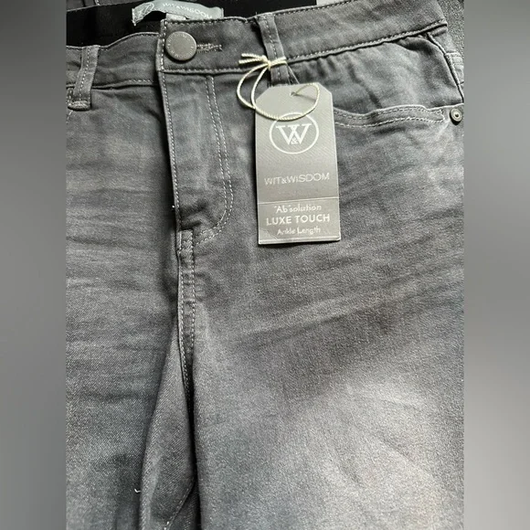 Wit & Wisdom “Ab” Solutuon Luxe Touch Ankle Length jeans. Size 6P. NWT. - Picture 4 of 4